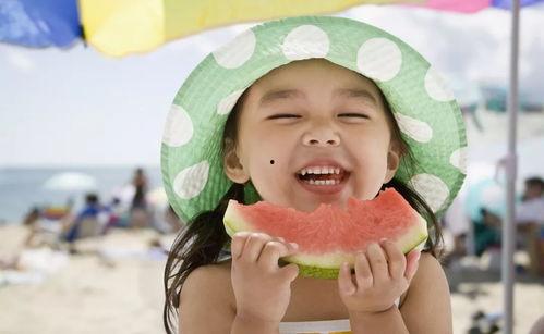 小女孩吃瓜群众壁纸图片,捕捉童真与夏日的完美邂逅