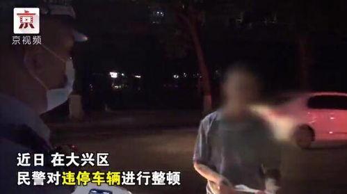 吃瓜群众围观亲吻,一场街头亲吻引发的全民热议